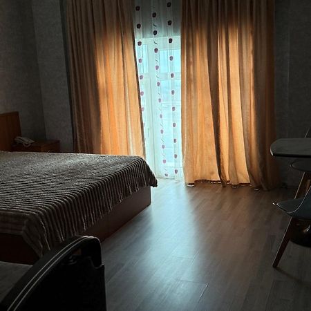 AEF Hotel Bakoe Buitenkant foto