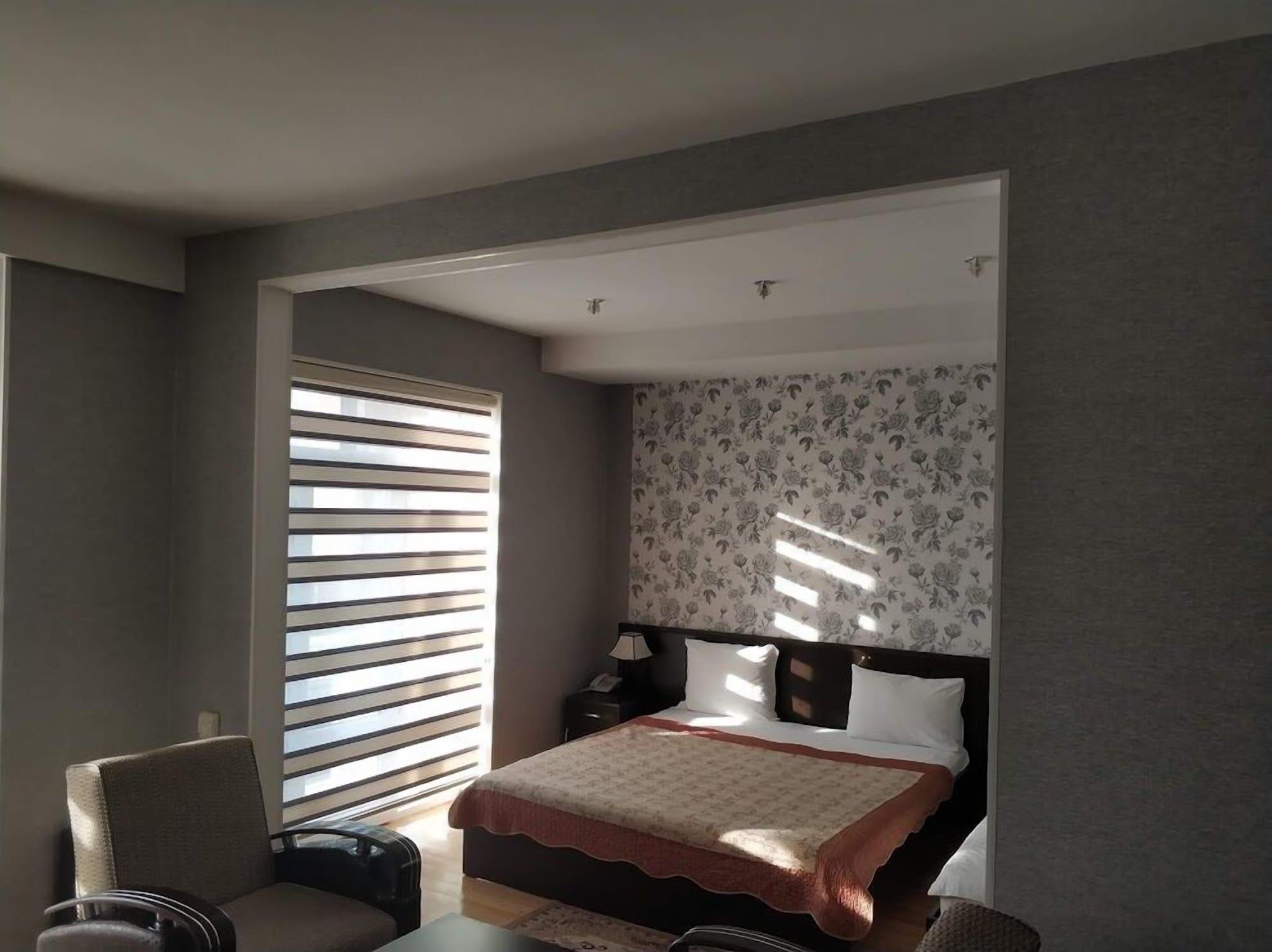 AEF Hotel Bakoe Buitenkant foto