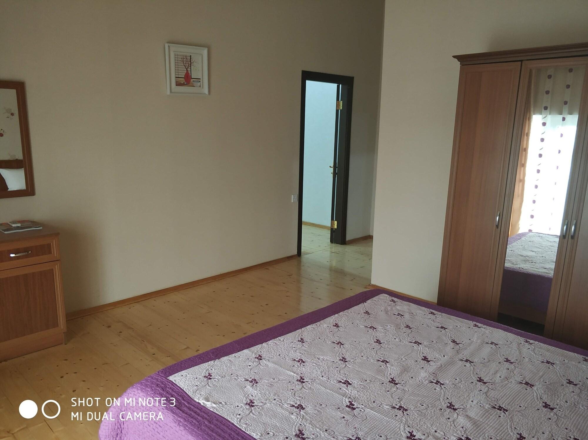 AEF Hotel Bakoe Buitenkant foto