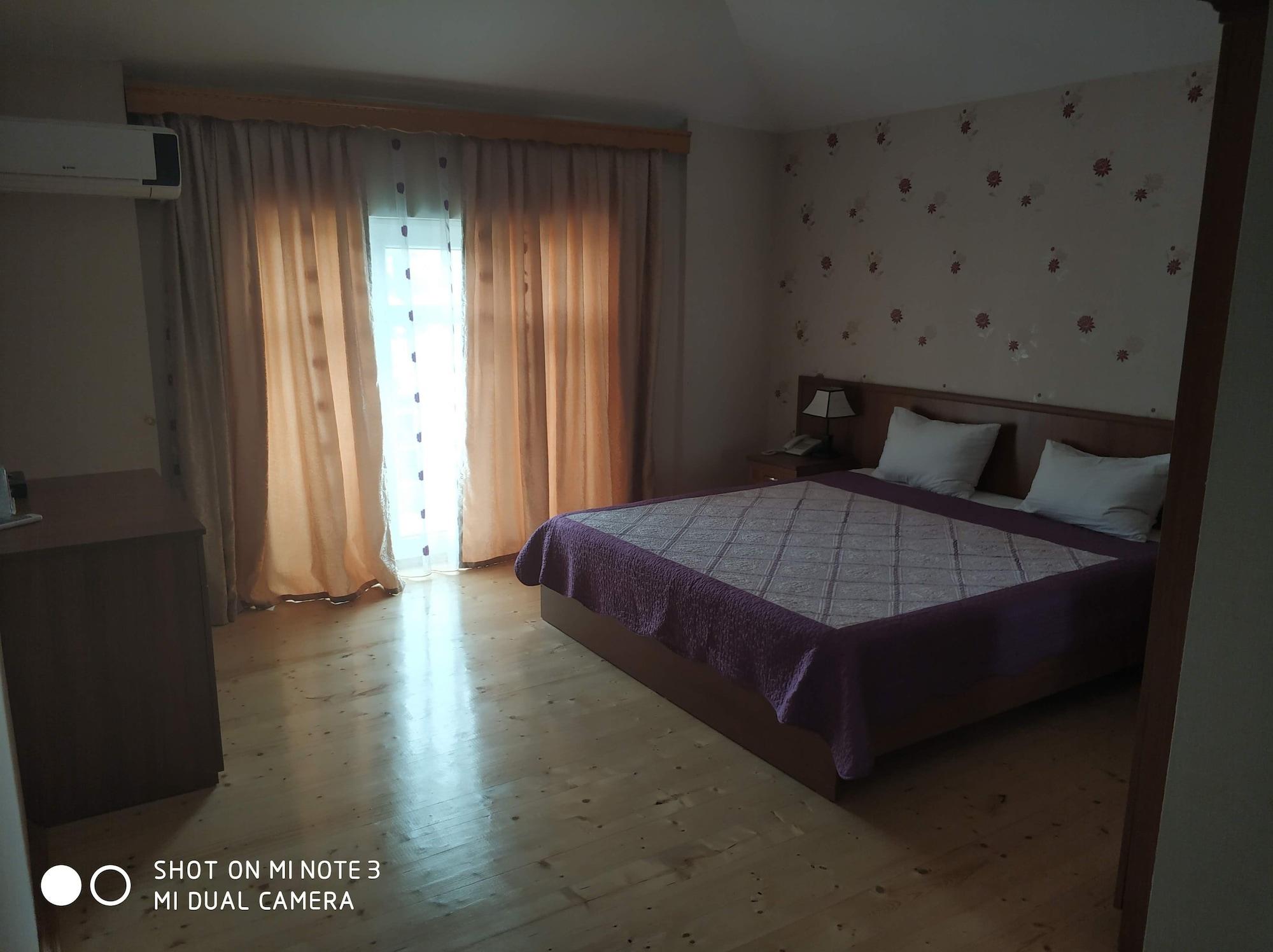 AEF Hotel Bakoe Buitenkant foto