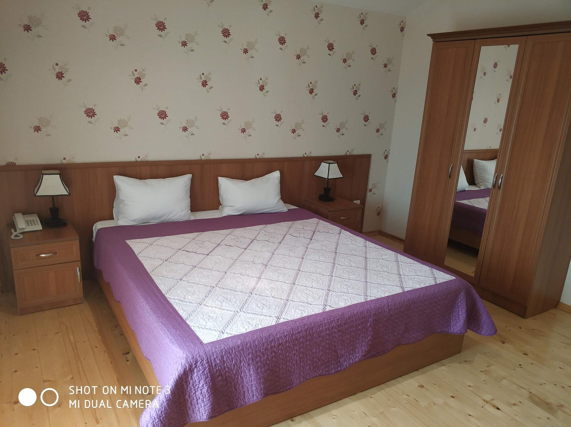 AEF Hotel Bakoe Buitenkant foto