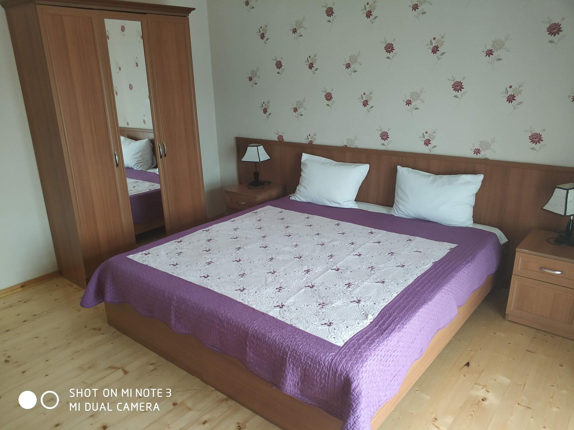 AEF Hotel Bakoe Buitenkant foto