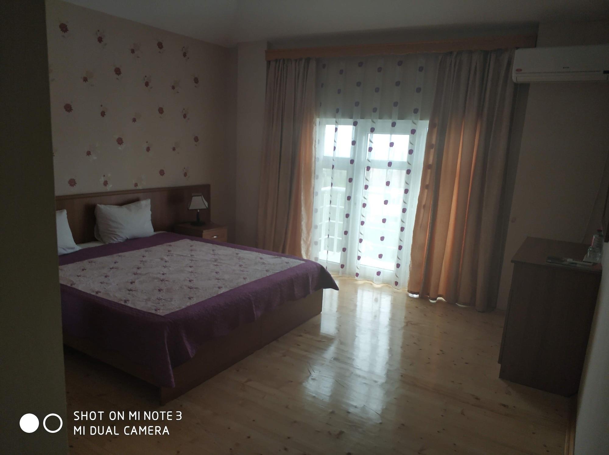 AEF Hotel Bakoe Buitenkant foto