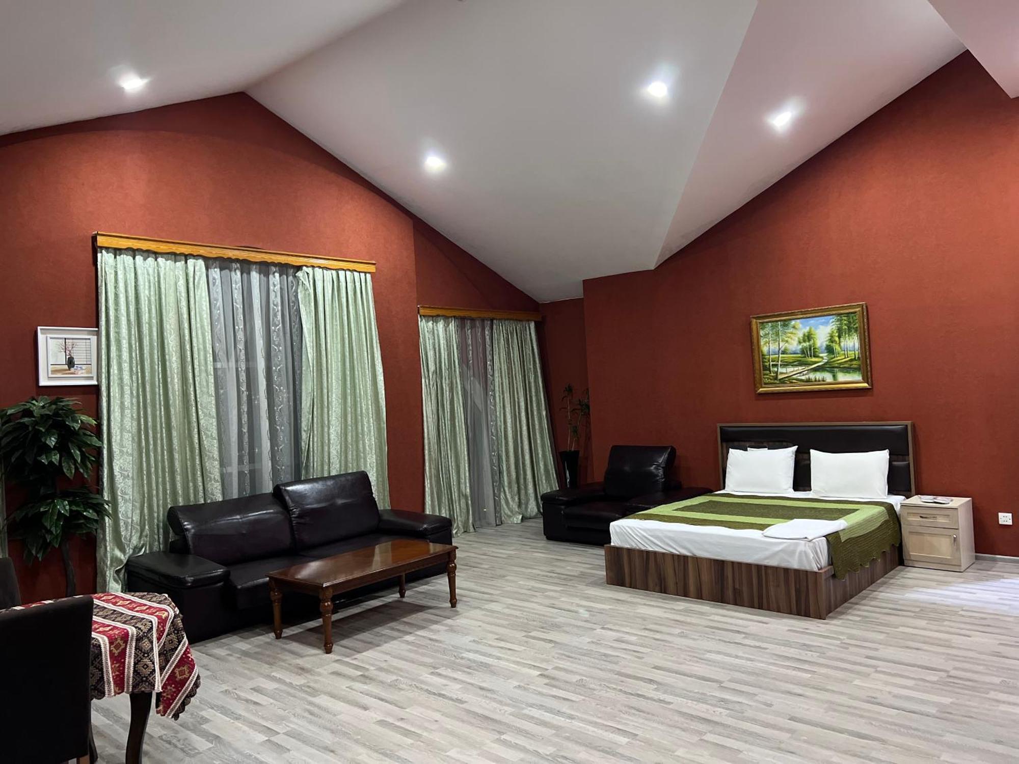 AEF Hotel Bakoe Buitenkant foto