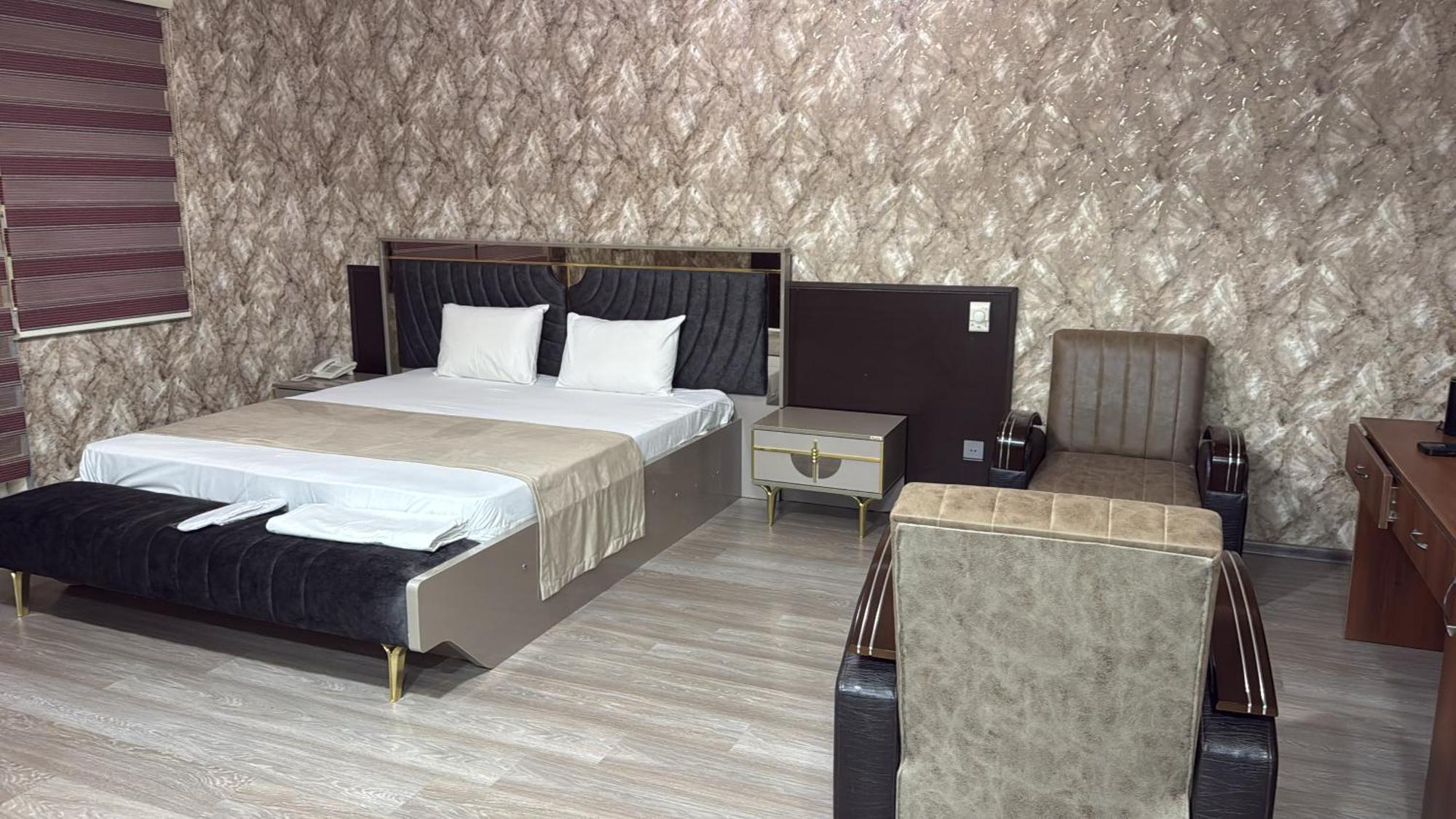 AEF Hotel Bakoe Buitenkant foto