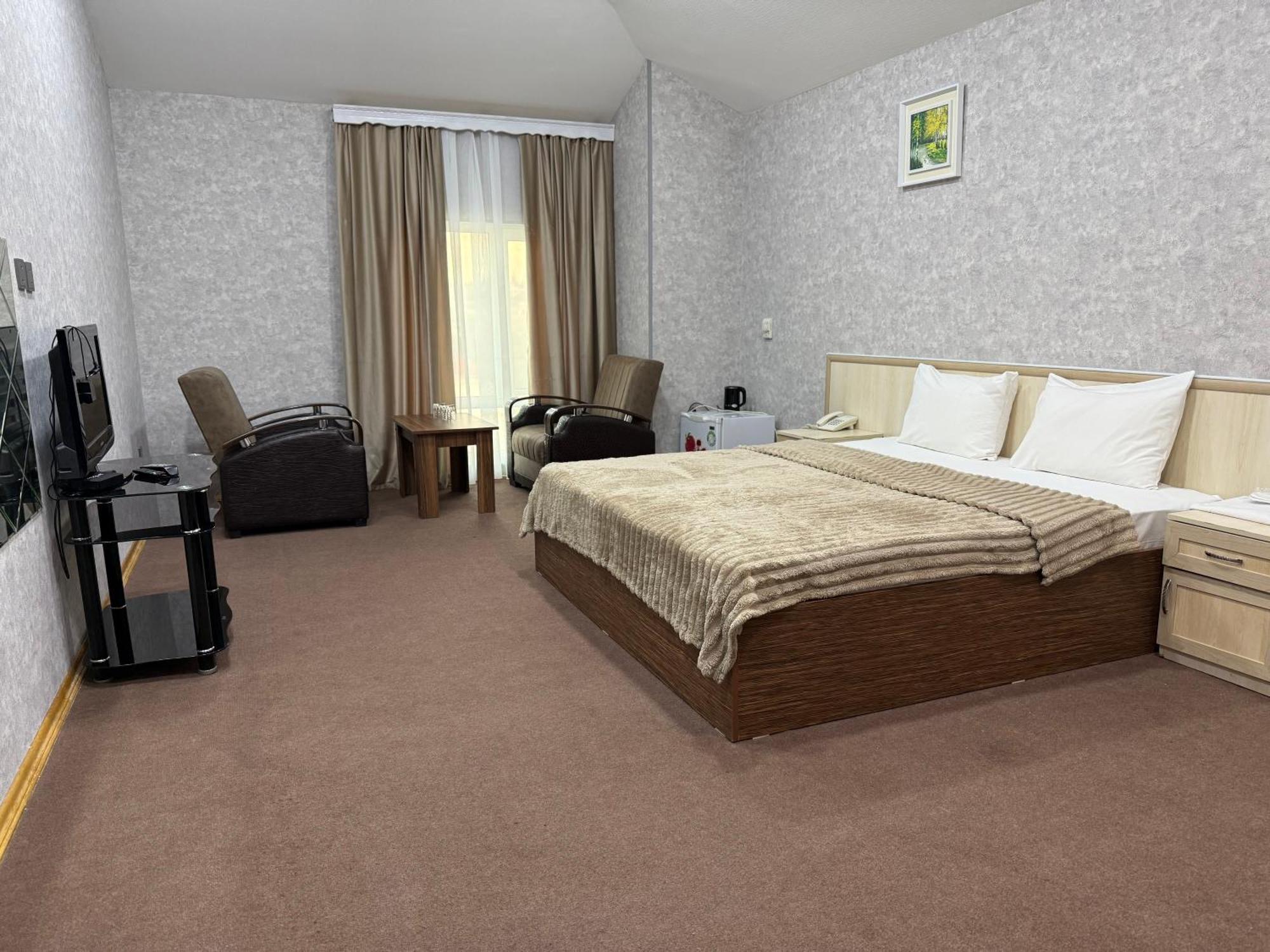 AEF Hotel Bakoe Buitenkant foto