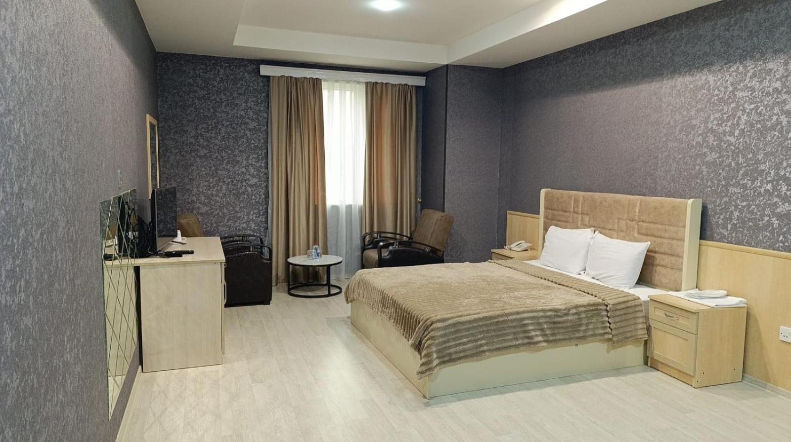 AEF Hotel Bakoe Buitenkant foto