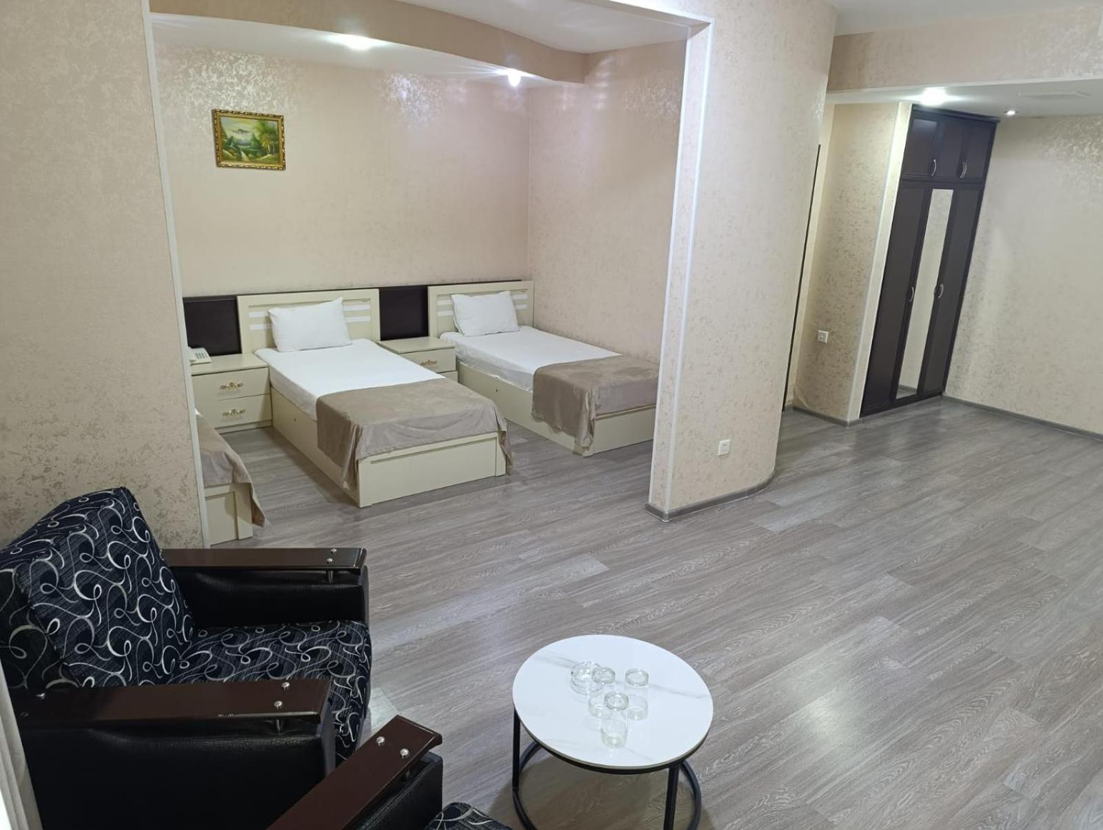 AEF Hotel Bakoe Buitenkant foto