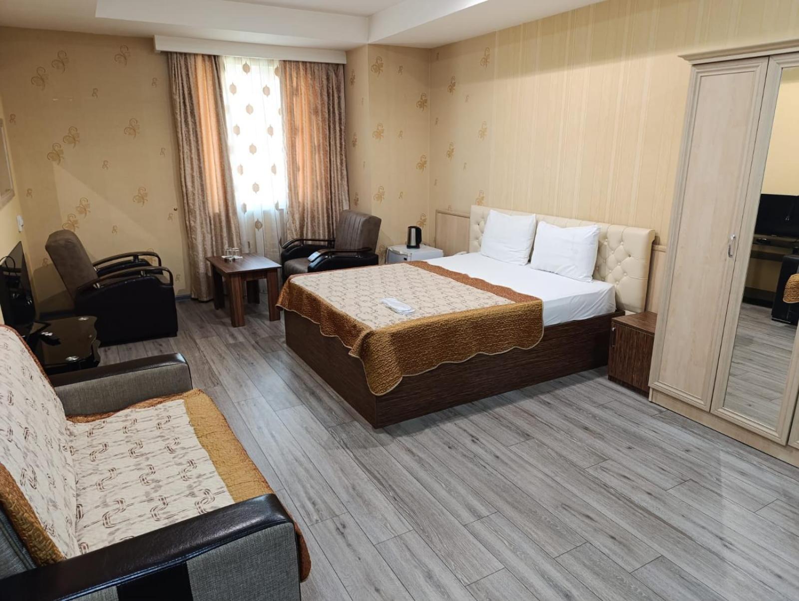 AEF Hotel Bakoe Buitenkant foto