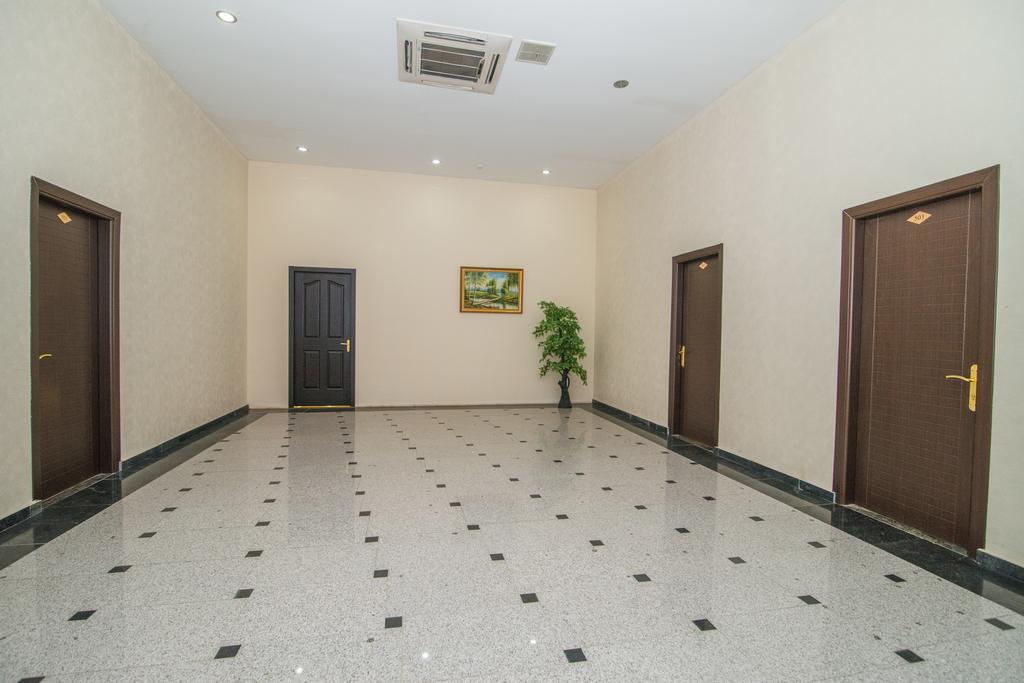 AEF Hotel Bakoe Buitenkant foto