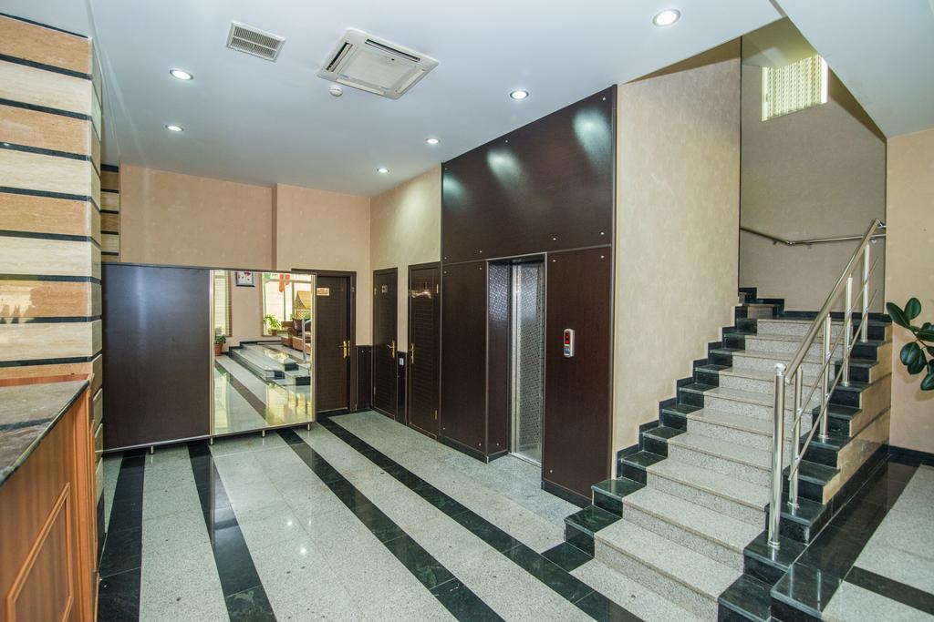 AEF Hotel Bakoe Buitenkant foto